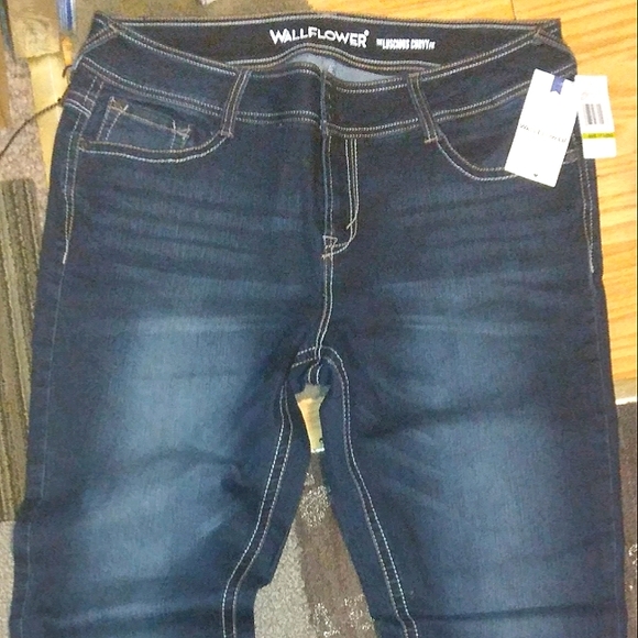 NWT☆Awesome Juniors ☆WALLFLOWERS☆The Luscious Curvy☆Bootcut Jeans - Picture 14 of 14